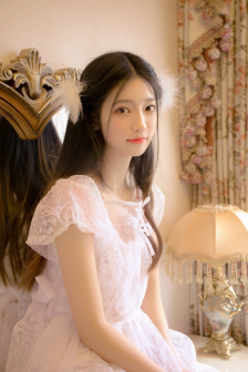 美女脱个精光露出奶胸的视频